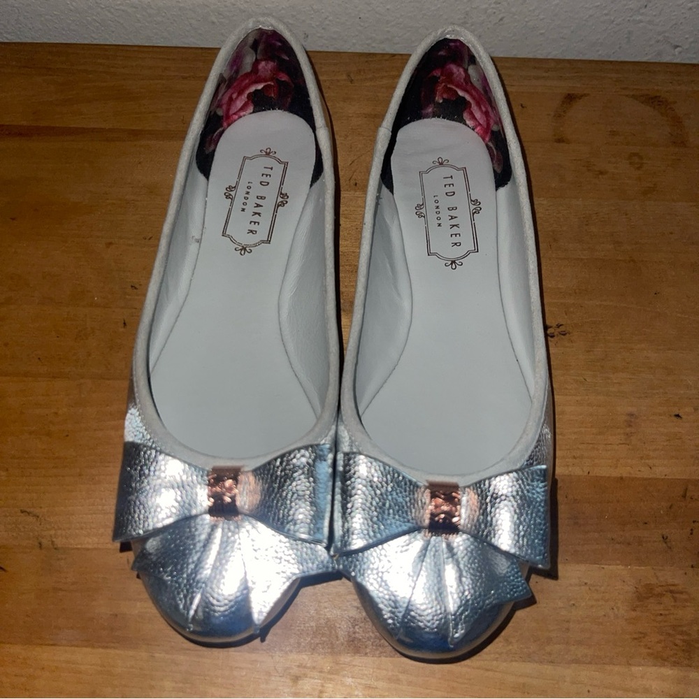 Ted Baker Bow Ballet Flat Shoes Women’s Size 6 Silver Metallic Rose Gold - Picture 2 of 10